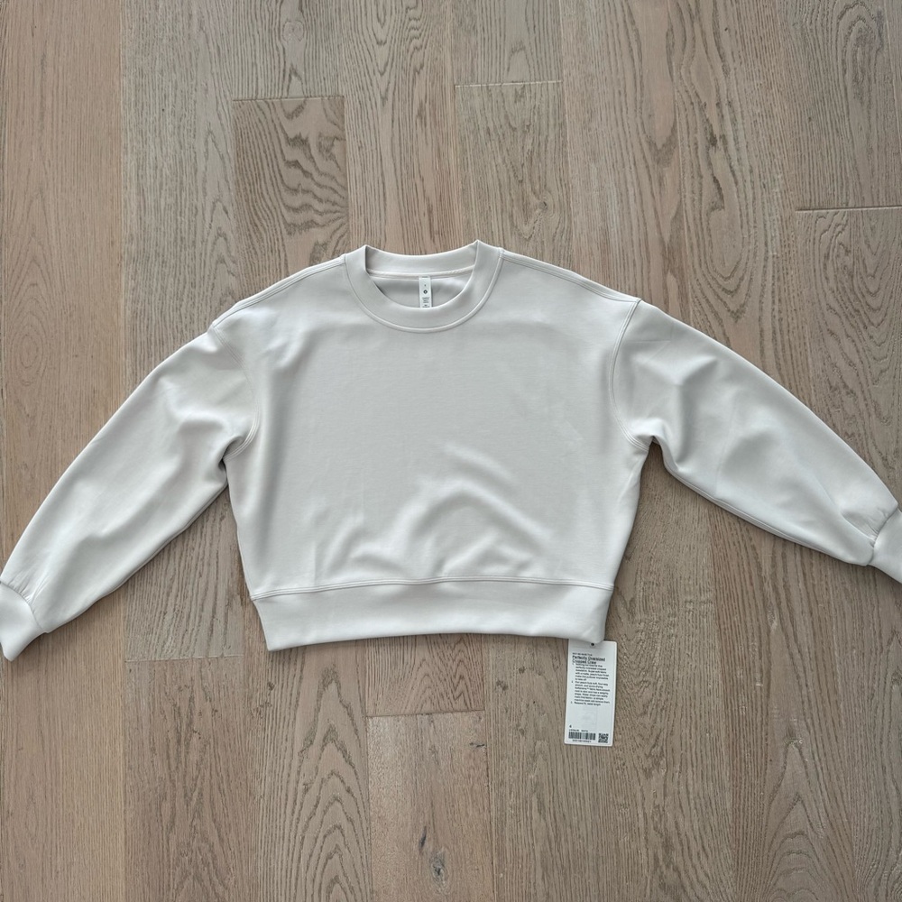 NWT Lululemon Women’s Perfectly Oversized Cropped Crew White